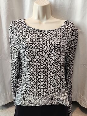 Women's Black & White Paisley Floral Long-Sleeve Top